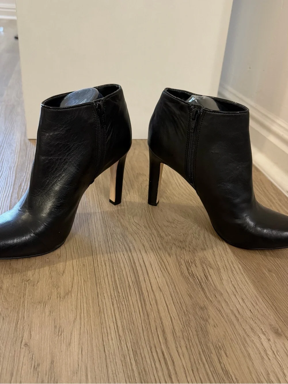 ANTONIO MELANI Nice Black Leather Stiletto Ankle Booties Suoer Comfy Size 9 M